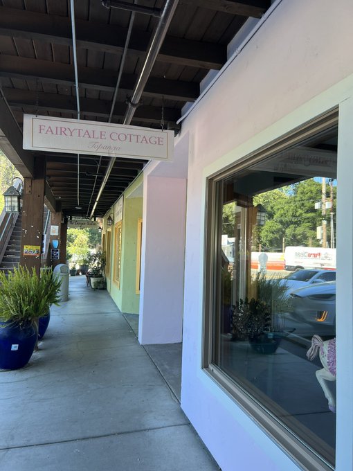 Painted my new store! https://t.co/fFZzuR8WQB<a href="/tag/twitterthursday"class="tags"><span>#twitterthursday</span></a>