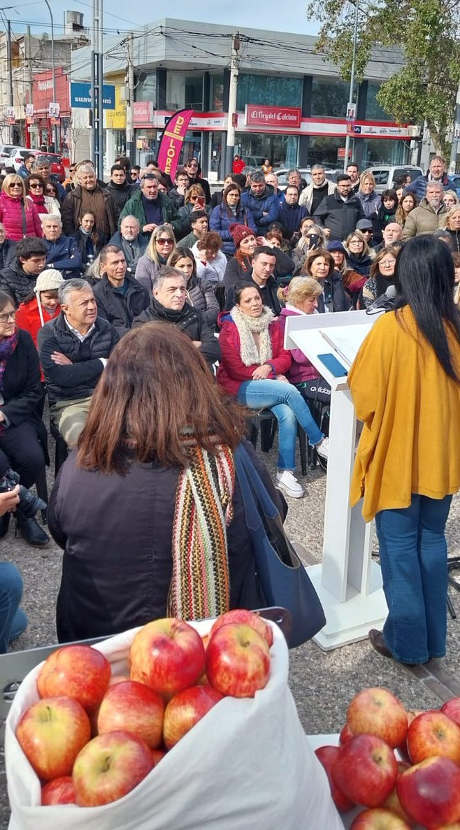 ArielaSzpanin's tweet photo. Nos encontramos en un nuevo taller con vecinos de San Vicente. Las soluciones a los problemas que padecemos los cordobeses se resuelven y gestionan de manera conjunta. En EQUIPO. El 23 de julio votá @rodrigodeloredo @SoherElSukaria @juntoscambioar #Casillero9 #GanaRodrigo https://t.co/juYOOOUwLZ