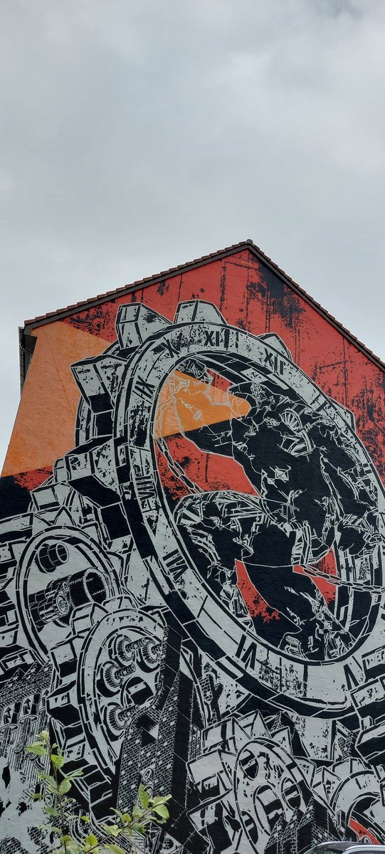 nicoukocher's tweet photo. Sur ses façades, au détour des rues, des #graffitis, une expo exo #Musée #arturbain inspirée par le temps, au #Locle, petite ville inscrite au patrimoine mondial de l'#Unesco,haut lieu de l'#horlogerie et #microtechnique
https://t.co/ha8Nsuk1K6
#Neuchâtel #Suisse
#photos perso https://t.co/Uh2K1h6TD9
