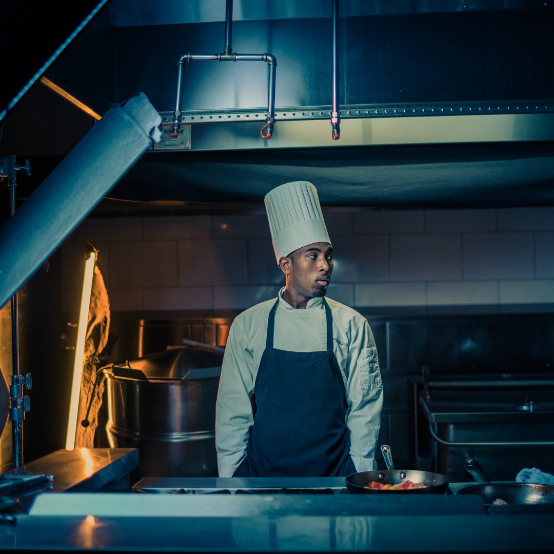 nextthought's tweet image. Getting into character 🎥✨👨‍🍳
.
.
.
#filmmaking #ontheset #behindthescenes #passion #nextthought #videomarketing