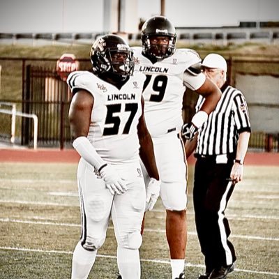 PaFootballNews's tweet photo. Abraham Lincoln TE/LB Quron Anderson will be a leader in new positions hoping to lead the RailSplitters to their first championship in 44 years.

@quronanderson1, @Coachhak6, @RailsplittersFB https://t.co/ha0JI6UZ9c