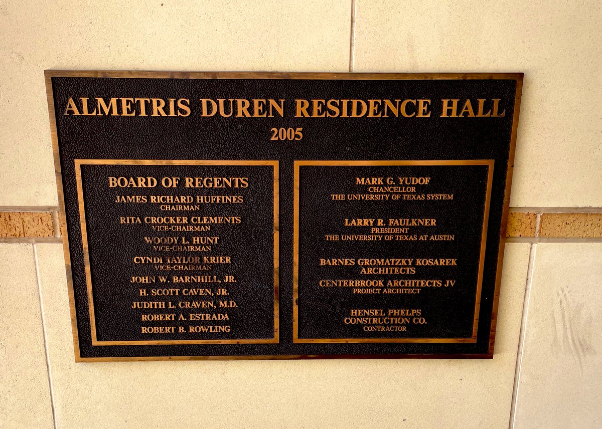 SirMannyG's tweet image. Couldn’t leave #Austin without paying respect to Mama Duren, a trailblazer. #BlackHistory #HookEm @UTAustin @StillOvercoming @StoryKnifeMedia @GoreeMarsh alcalde.texasexes.org/2020/09/the-wa…