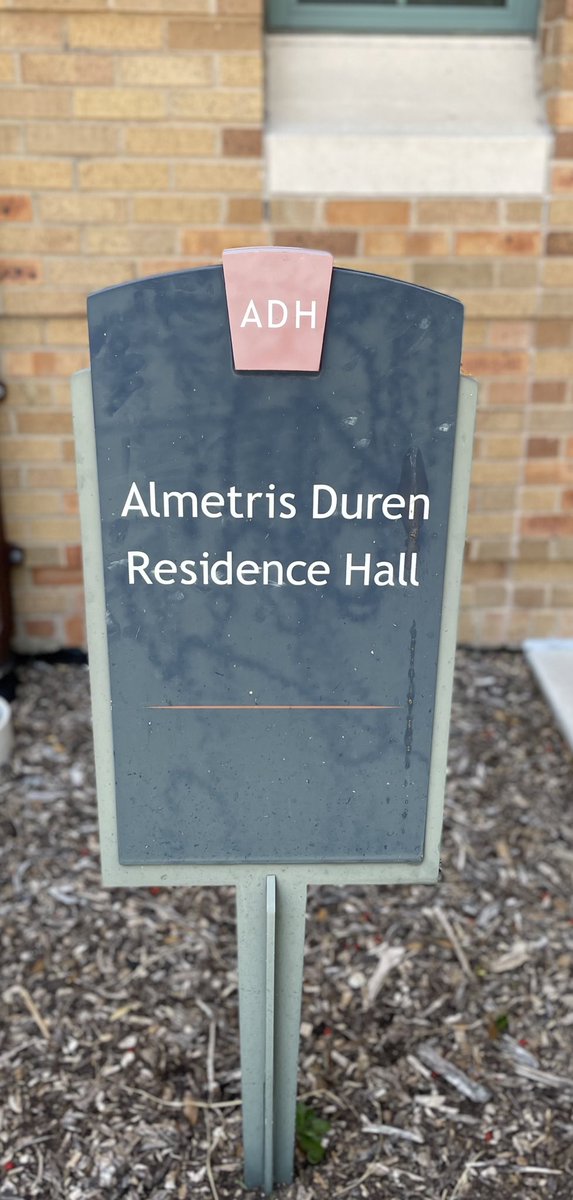 SirMannyG's tweet image. Couldn’t leave #Austin without paying respect to Mama Duren, a trailblazer. #BlackHistory #HookEm @UTAustin @StillOvercoming @StoryKnifeMedia @GoreeMarsh alcalde.texasexes.org/2020/09/the-wa…