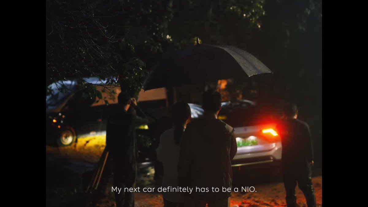 NioStrats's tweet photo. #NioService goes above & beyond, digging, lying on ground. #NIO doesnt let you couple help brought tears to their eyes.
Owner:
"no words to express my gratitude"
"truly understand what it means to be NIO owner"
"next car definitely NIO" https://t.co/AcDpLktWbh