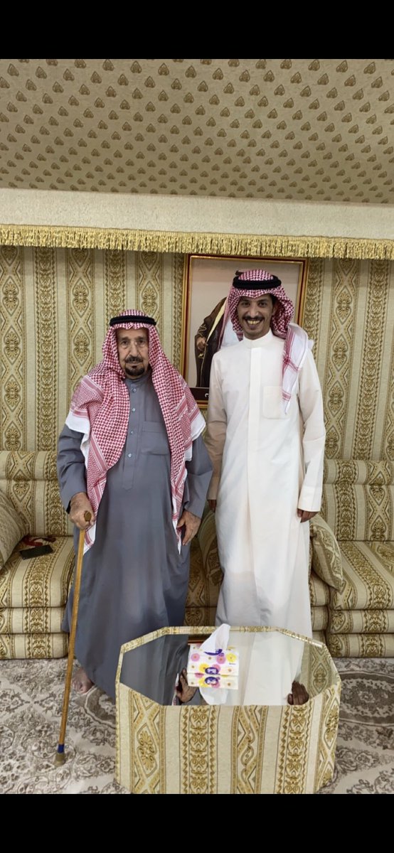 طهور ياشيخٍ نماريبك الناس
وماجور والله لايوريك مكروه

فيحان فيحان السعد واصوك الراس
اللي شداده من جدوده ليا ابوه

#الشيخ_فيحان_بن_درويش
#محمد_الشاطري
#الاد_شاطر