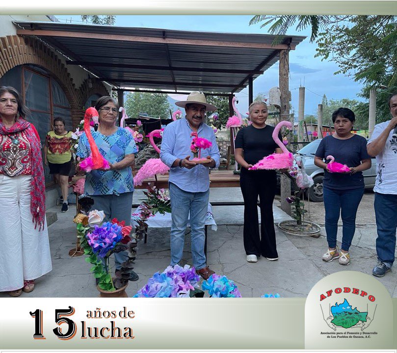 afodepoac's tweet photo. Sin ningún tipo de apoyo oficial nuestras mujeres de Santiaguito Cacaotepec, Etla, se capacitaron y presentaron sus manualidades para eventos especiales y navidad, Agradecemos a nuestras compañeras capacitadoras Amanda Ruiz Legaspi y Berta Bernal Garcia por su entrega y pasión para enseñar. 

#Afodepocapacitación 

@Antonio77186389 @animed06 @gdehoyoswalther @avendanoamalia4 @MargRojas93