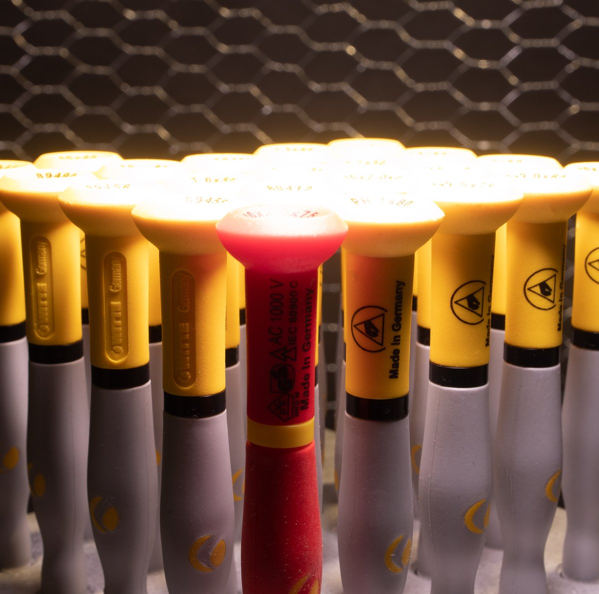 kc_tool's tweet photo. It’s a precision screwdriver showdown! Wera and Witte meet in a cage match to fight for micro-driver dominance.

https://t.co/LWya3tPeIm 

#kctool #Kctoolcrew #sale #toolssale #wera #witte #showdown #versus #whoyagot #thisorthat #promo #boxing #cage #cagefight #madeingermany https://t.co/SNvIcazzIw