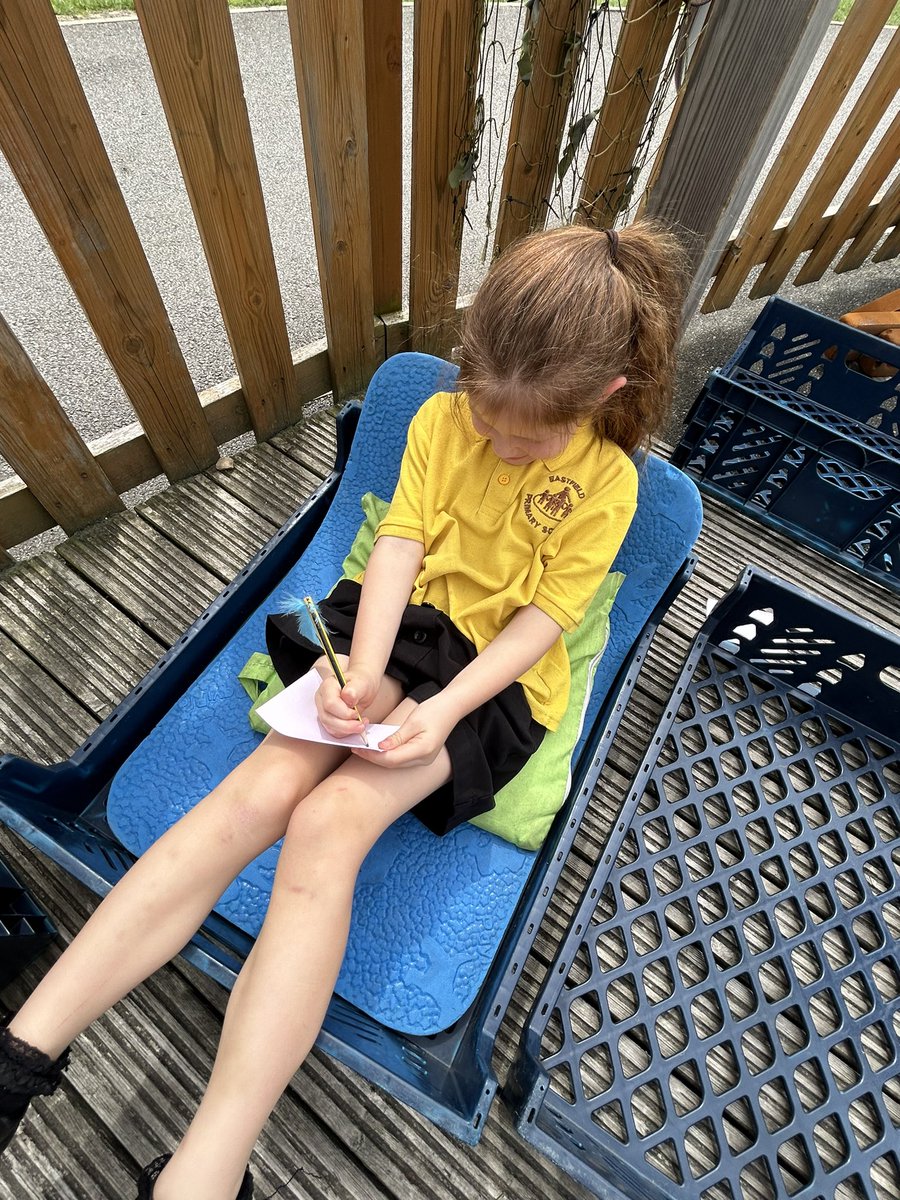 EastfieldPSHull's tweet image. FWK enjoyed their time on adventure island today. The children and I built a pirate ship and named it The merry mermaid! The children drew maps, caught sharks and walked the plank on their way to find treasure. #epsfwk #adventureisland @canigoandplay @GregBottrill ⚓️🗺️🏝️