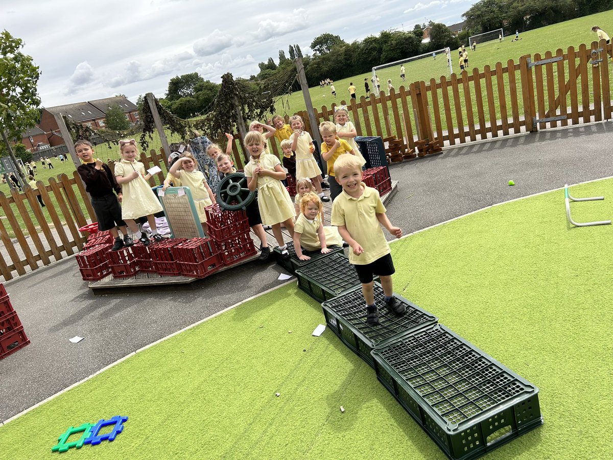 EastfieldPSHull's tweet image. FWK enjoyed their time on adventure island today. The children and I built a pirate ship and named it The merry mermaid! The children drew maps, caught sharks and walked the plank on their way to find treasure. #epsfwk #adventureisland @canigoandplay @GregBottrill ⚓️🗺️🏝️