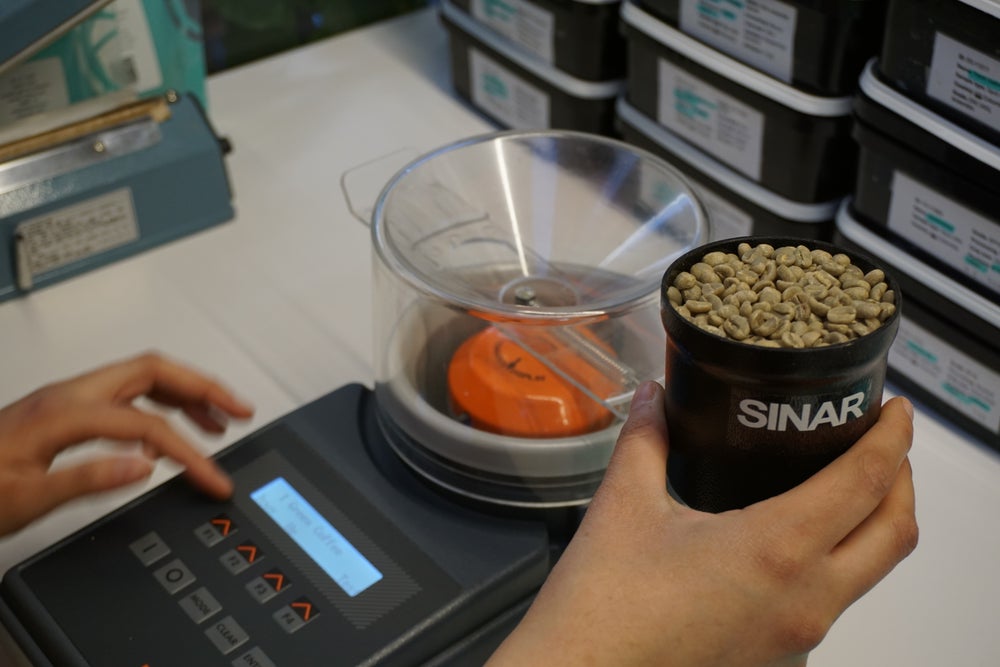 The Center’s Tim Heinze delves into how methods for measuring green coffee moisture content can vary and what that means for you.

bit.ly/46WnwEC