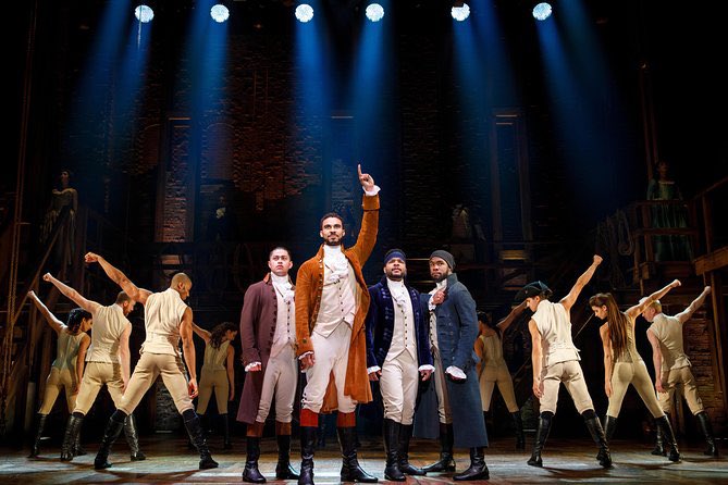 Lin Manuel está en proceso de traducir #Hamilton al español. Su idea es que la próxima vez que se presente en Puerto Rico ya sea en español, lo que significa que más allá de eso, tendremos traducción oficial 🫡