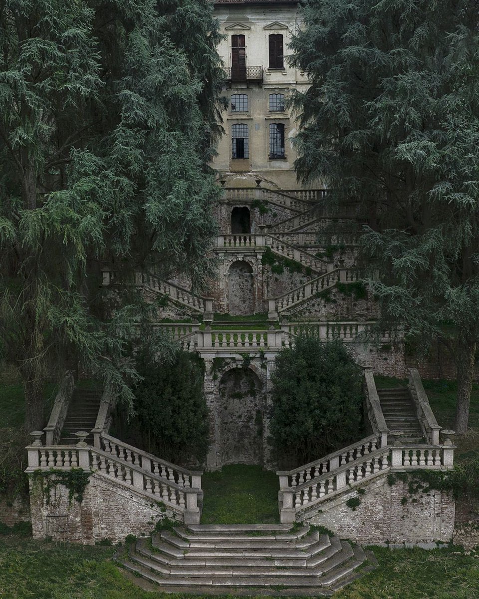 Every step you take .. someone’s watching you.. 

#abandoned
#abandoned_nordic
#urbex
#photography

@tanja_palmunen