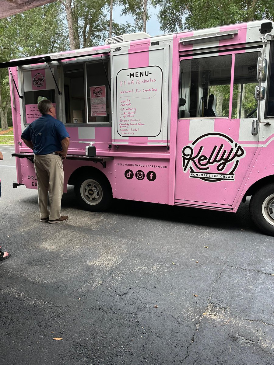 FFVAMutual's tweet image. Our Solutionists enjoyed their delicious ice cream from @KellysHMIC to celebrate National Ice Cream Day! #IceCream #FFVA#FFVAMutual

🍦🍨What flavor of ice cream did you get?