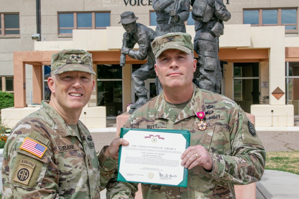 USArmyNETCOM's tweet image. Only 17% make it to at least the 20 year retirement mark. How ever long you stay in the @USArmy, make your days count. Be proud and make the most of your time while serving our nation. Job well done, Col. Matthew Butt.
#SoldierforLife