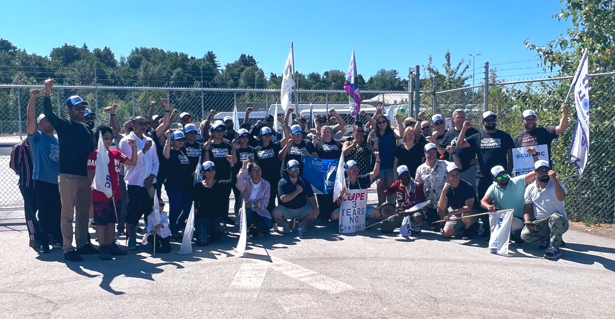 Thank you for the visit today from @bcfed president Susan Skidmore and @CanadianLabour president Bea Bruske. 

@CUPEBC @cupenat @dgawthcupe
#MembersStrongOnTheLine #WeNeedALift #bcpoli #canlab #bclab #picketline #walktogether #fairdeal #busdrivers
#StrongerTogether