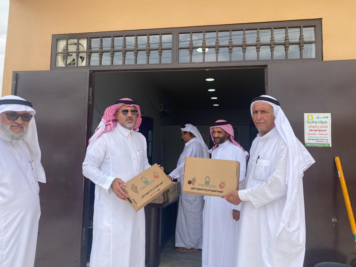 almawinacam's tweet photo. 1- زيارة رئيس مجلس الجمعيات التعاونيه السعودية للجمعية التعاونية الزراعية التسويقية بالماوين وزيارة عدد من المزارع والمشاريع المنفذه من قبل المجلس في مبادرة تأهيل المدرجات
يتبع ..
@cscs_sa https://t.co/MsSODGfadR