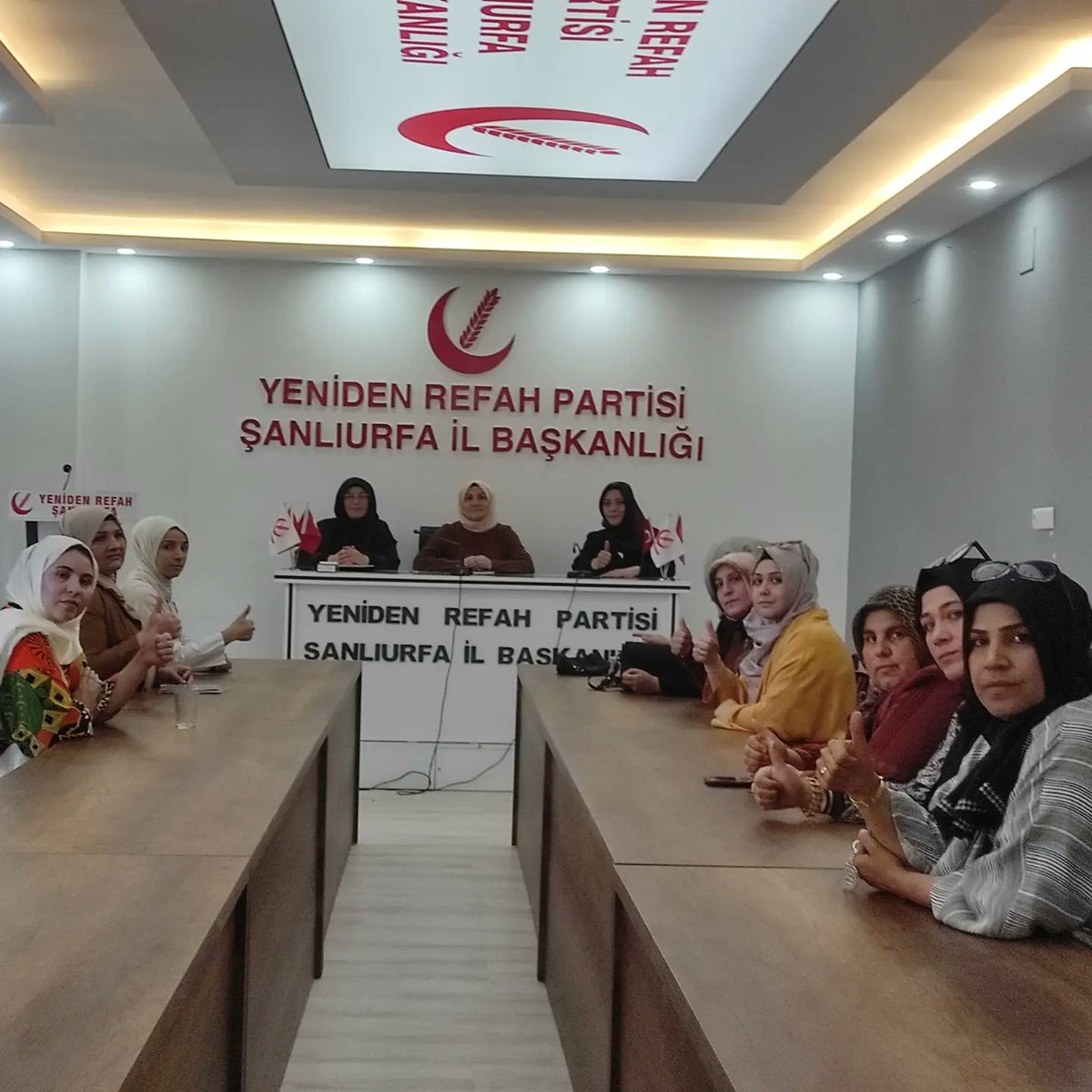 Genel merkez hanım kolları, bölge sorumlumuz, Sn. Kevser Vural Yıldız ve il sorumlumuz Sn. Ayşe Gül  Güneş hanım ve il hanım kolları ile birlikte yaptığımız tanışma ve değerlendirme toplantımız gerçekleştirildi
@ErbakanFatih