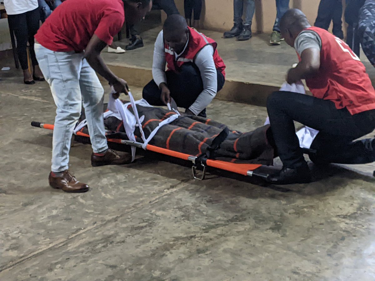 RwandaSNurses's tweet photo. Today @URRwamagana #StudentNurses who are members of @Rwandaredcross at @RwamaganaDistr have completed trainings on #FirstAids .
Immediately care saves lives before getting advanced care/management.
#RwandaHumanity
#UbumuntuBwacu
#We4Nursing https://t.co/bYT2jTng8I