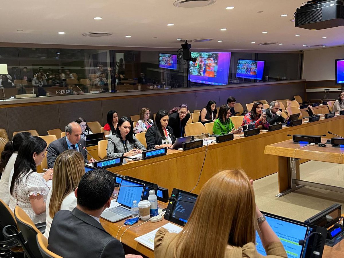 GloriaReyesG's tweet photo. Que orgullo es representar al Gobierno dominicano en el panel “Iniciativas de Desarrollo Social para el Cumplimiento de los ODS”, exponiendo las iniciativas, logros y aprendizajes importantes que hemos alcanzando desde @SuperateRDO en materia de políticas sociales. https://t.co/0mkVybZRWC