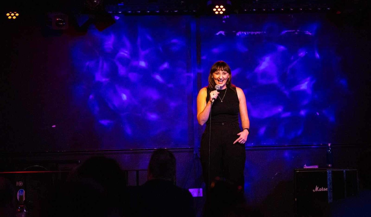 TheBethRoberts's tweet photo. My expressive face captured at Stone Circle Comedy in Swansea ❤️ https://t.co/MijDhgX7Cy