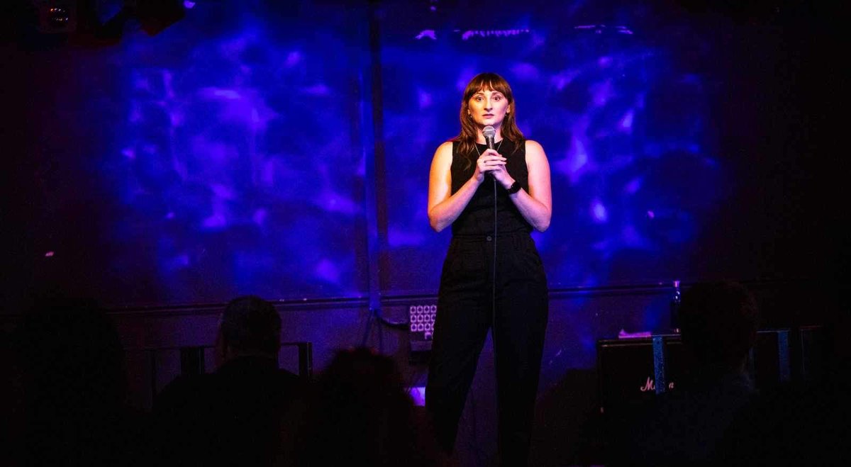 TheBethRoberts's tweet photo. My expressive face captured at Stone Circle Comedy in Swansea ❤️ https://t.co/MijDhgX7Cy
