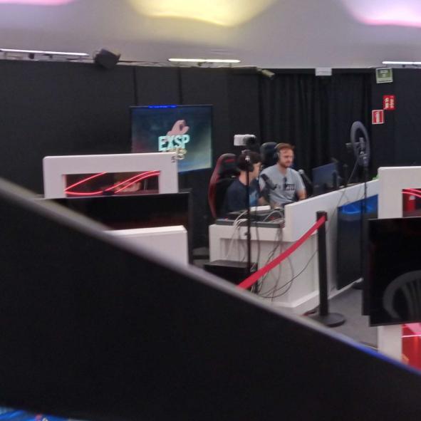 aranray97's tweet image. Fin de semana inolvidable por este pedazo de evento de @ExpeSpeedrun , por haber conocido a gente tan maravillosa y por esta experiencia increíble, muchísimas gracias a todos, se os quiere ❤️