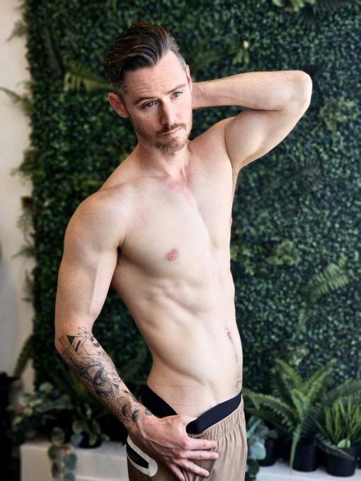 New haircut. Tell me I&rsquo;m cute. https://t.co/EhoFCJUcBq