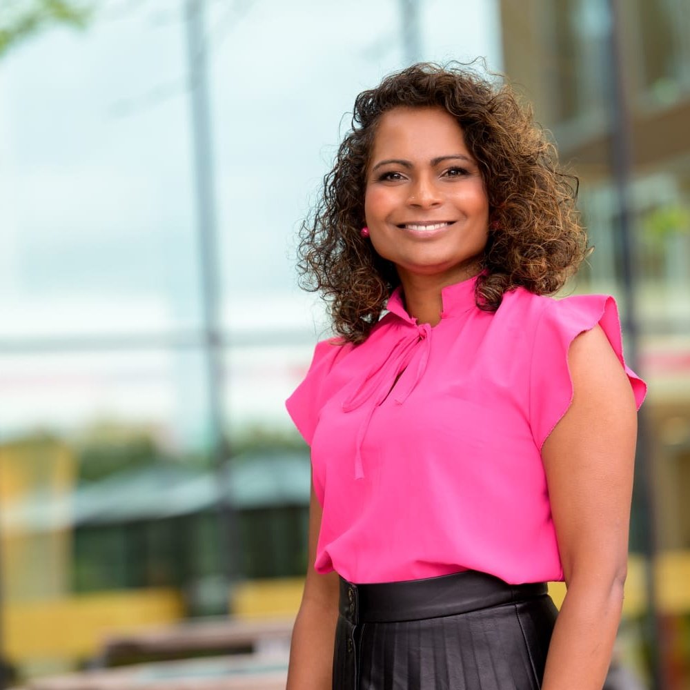 ThomsyJ's tweet photo. Nieuwe job als #Spokesperson bij #essent vraagt om een #NieuweProfielfoto https://t.co/mlth5tV16F