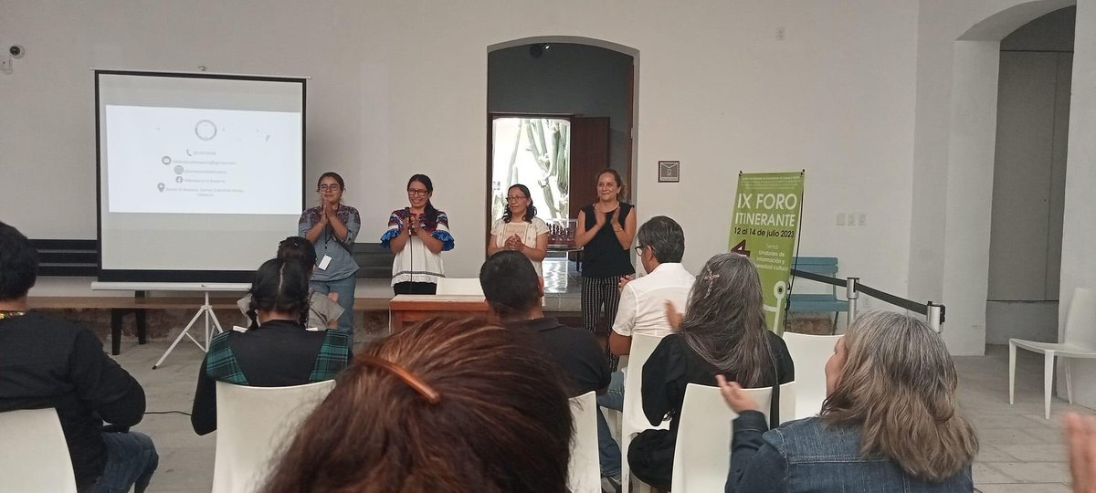 RuiOaxaca's tweet photo. Del 12 al 14 de julio llevamos a cabo el 9º #ForoItinerante. Agradecemos a todas las manos, cabezas y corazones, que con su tequio hacieron posible que esto sucediera.
Nos encontramos el próximo año para celebrar diez años de hacer redes.
#bibliotecas #Oaxaca #ruio https://t.co/tX9VwlauZa