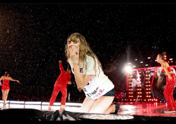 icognitosharon's tweet photo. Hey Swifties I’ve got 3x tickets to Taylor Swift The Eras Tour @ Liverpool | Anfield Stadium | Saturday, 15 June 2024 send a DM if interested  #TaylorSwift                                              #TaylorSwiftErasTour #sellingtickets #Liverpool #Ticketmaster https://t.co/OSLIZfvwqk
