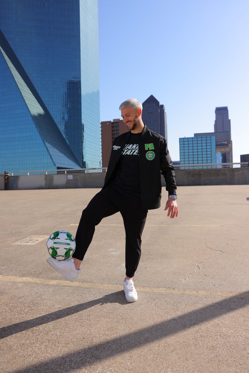 PaulArriola's tweet image. Smiling because there is still time to score a $5 reward when you #EnergizeYourEngine with @QuakerState from your local @autozone.

Receive $5 in #autozone rewards when you buy 5 quarts of #QuakerState Full Synthetic. Offer valid from 6/27-7/24/2023: bit.ly/3Hx36qX