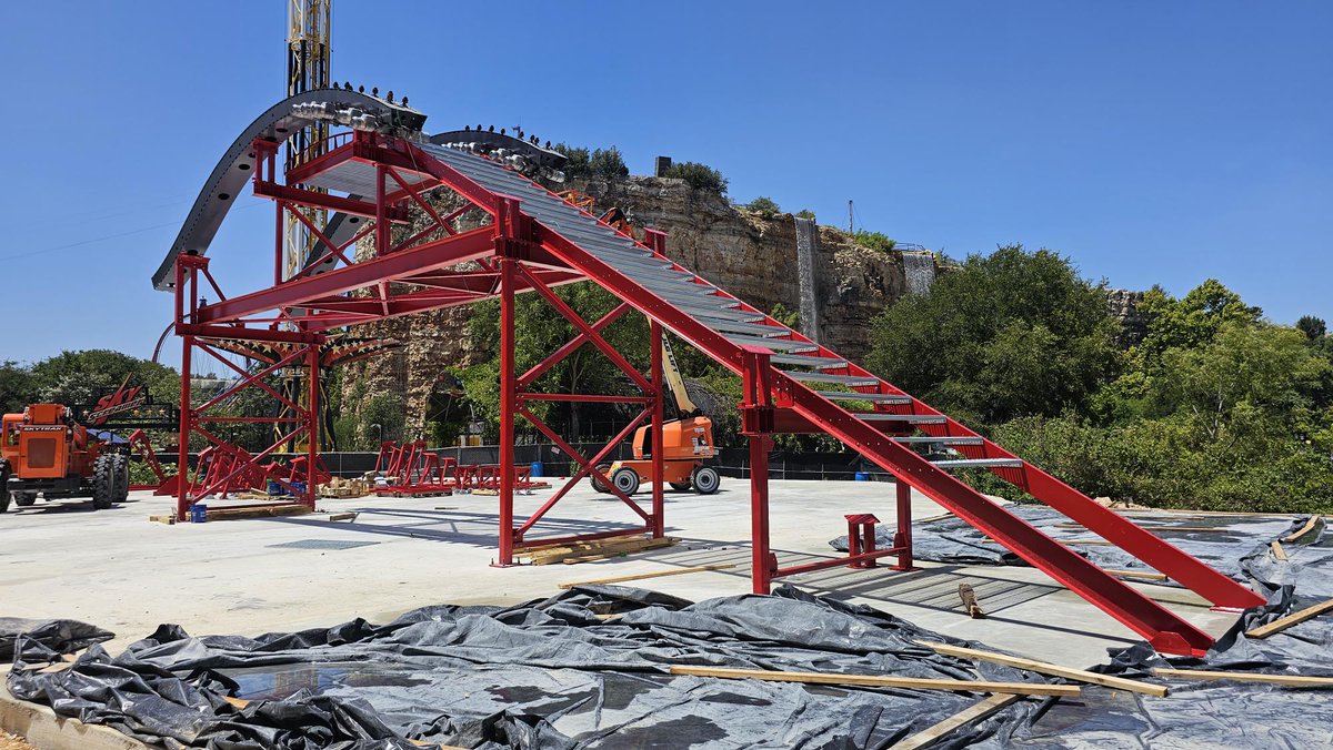 SkylineAttrax tweet picture