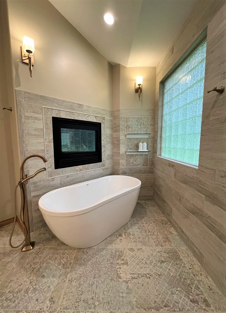 KitchensWowInc's tweet photo. 2023 is all about open-concept spaces!
An open-concept shower is something that can make your space feel like a retreat at home. 
Interested in remodeling a space to feel as luxurious as this? Stop by the showroom today to meet a designer and set up your appointment today! https://t.co/AcgA5uquUa