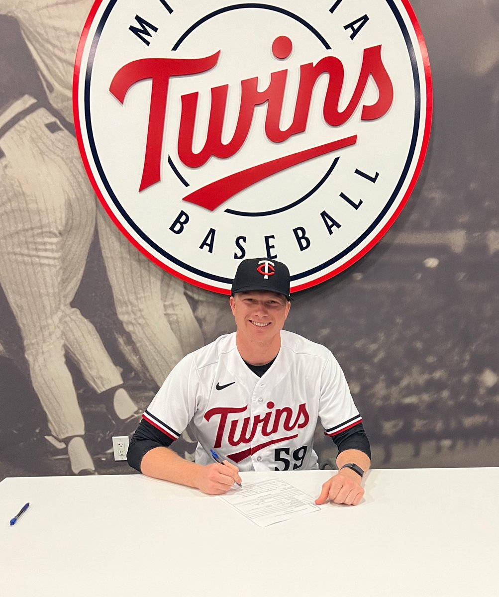 Put pen to paper ✍️

On to the next chapter for Jacob King! Congratulations!!

#EatersGottaEat #RipEm #TogetherWeZot