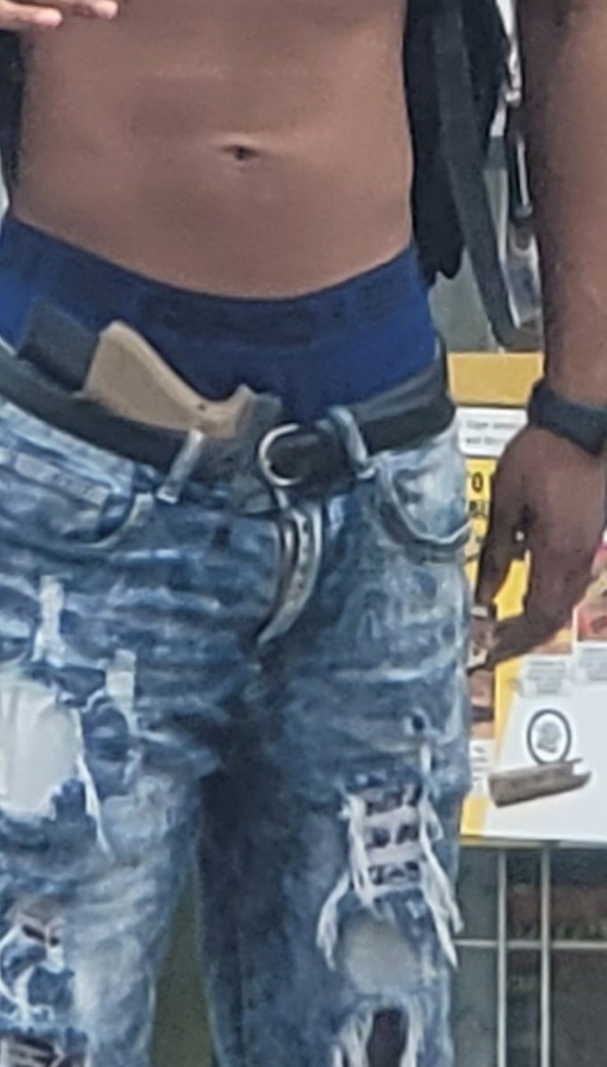 charlesharriso5's tweet photo. I am not showing the young man's face. This is the problem that we have in Indy with a lot of young males and many juveniles hanging out in the streets with unlawful guns. This is the challenge of dealing with urban violence across the city of Indianapolis. https://t.co/ZRdrpJVCf8