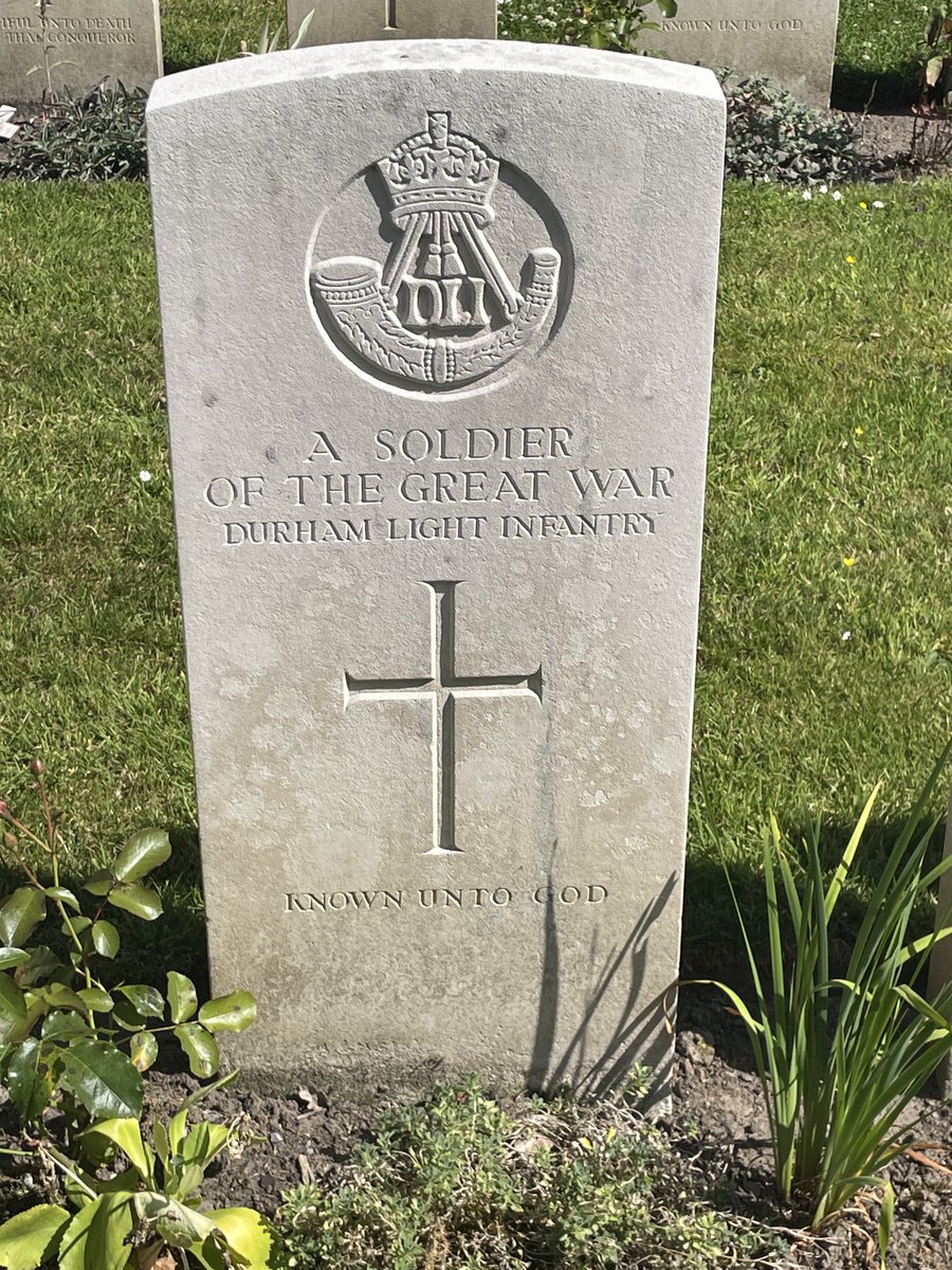 Both groups are back in their respective hotels after a long and fascinating day touring some of the WW1 Battlefields. Very emotional and sobering seeing so many graves of fallen soldiers, especially those from so close to home…
#STLBattlefields