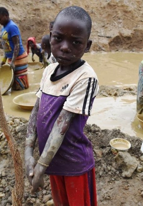 Des 'imbédociles' auraient découvert les trafics d'enfants grâce au film 'Sound of Freedom' pourtant le Congo 🇨🇩 environ 40.000 enfants travailleraient dans les mines dans des conditions affreuses pour extraire le cobalt de votre transition énergétique bandes d'ignorants !