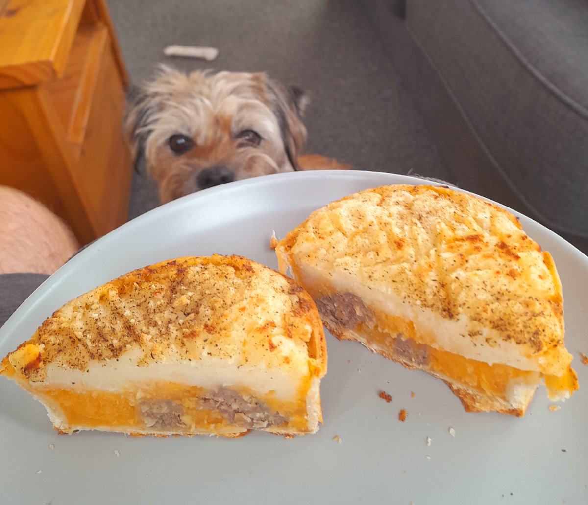 Haggis, neeps and tattie pie😃😋🏴󠁧󠁢󠁳󠁣󠁴󠁿
#BTPosse 
#Scotland 
🥧💙