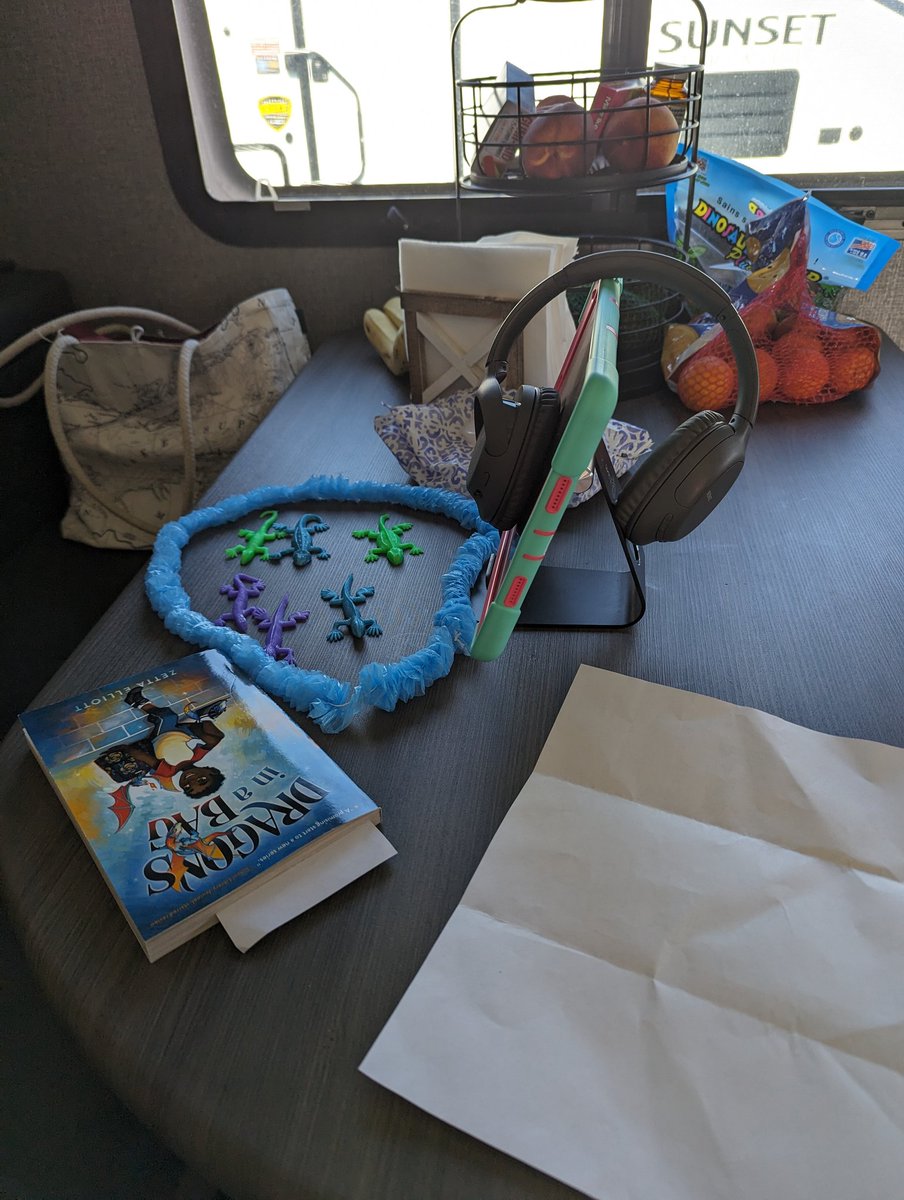 SarahDabrowski2's tweet photo. Summer book club set up at the campground π https://t.co/i5ZcfqsGth