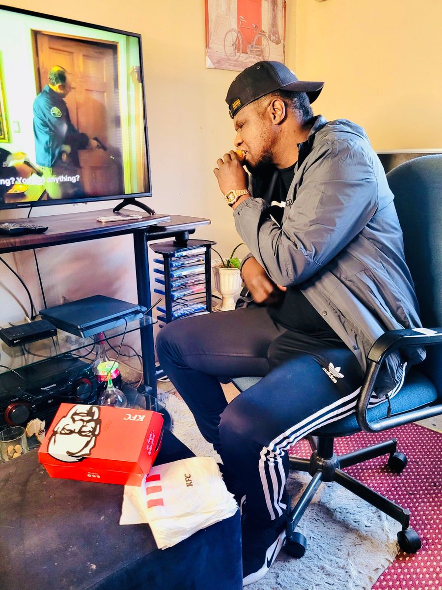 ThuloAggrey's tweet image. I watched 4 good movies in 30min with my eyes closed . Anything is possible with KFC 🤞