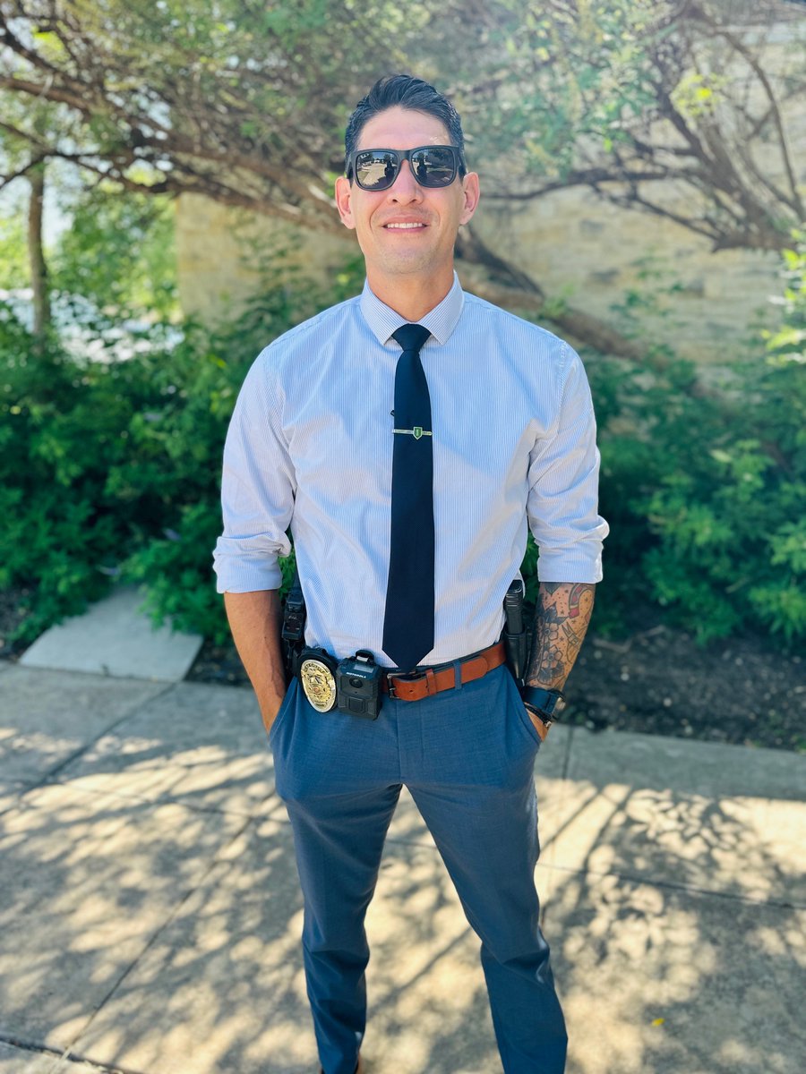 CedarParkPD's tweet photo. Suns out, smiles out ๐
Our #FaceoftheForce this week is Detective Perez!
He is a combat veteran and served 5 years as a Scout for the Army, with two tours in Iraq.
He was crowned "Rookie of the Year" as a Patrol Officer when he first started at CPPD ๐ 2.5 years ago! https://t.co/3K87YY4PQw