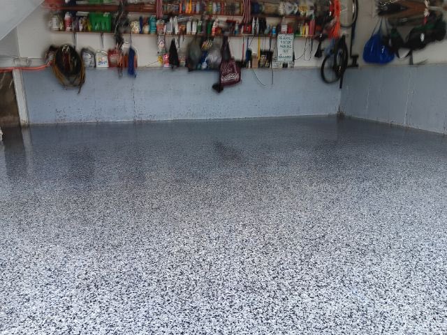 LiquidStoneFin's tweet image. If you are looking to transform your ugly garage floor let us apply our four layer broadcast epoxy overlay. It is a lifetime application!
#epoxy #epoxyflooring #epoxycoating #garage #garagefloorepoxy