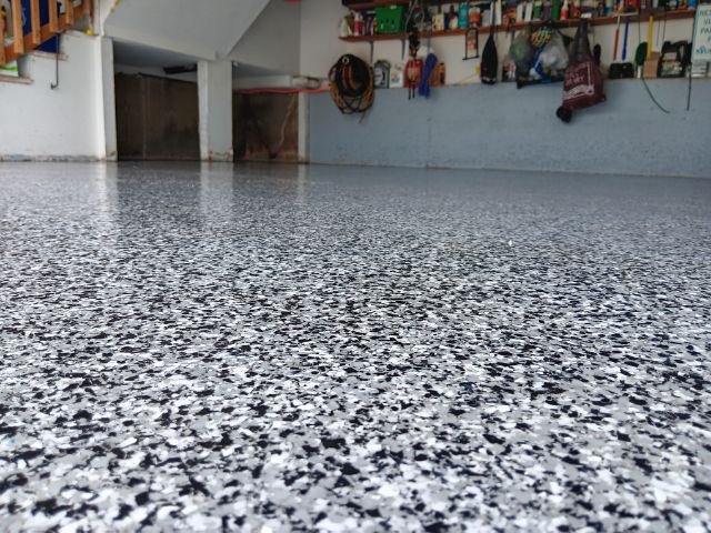 LiquidStoneFin's tweet image. If you are looking to transform your ugly garage floor let us apply our four layer broadcast epoxy overlay. It is a lifetime application!
#epoxy #epoxyflooring #epoxycoating #garage #garagefloorepoxy
