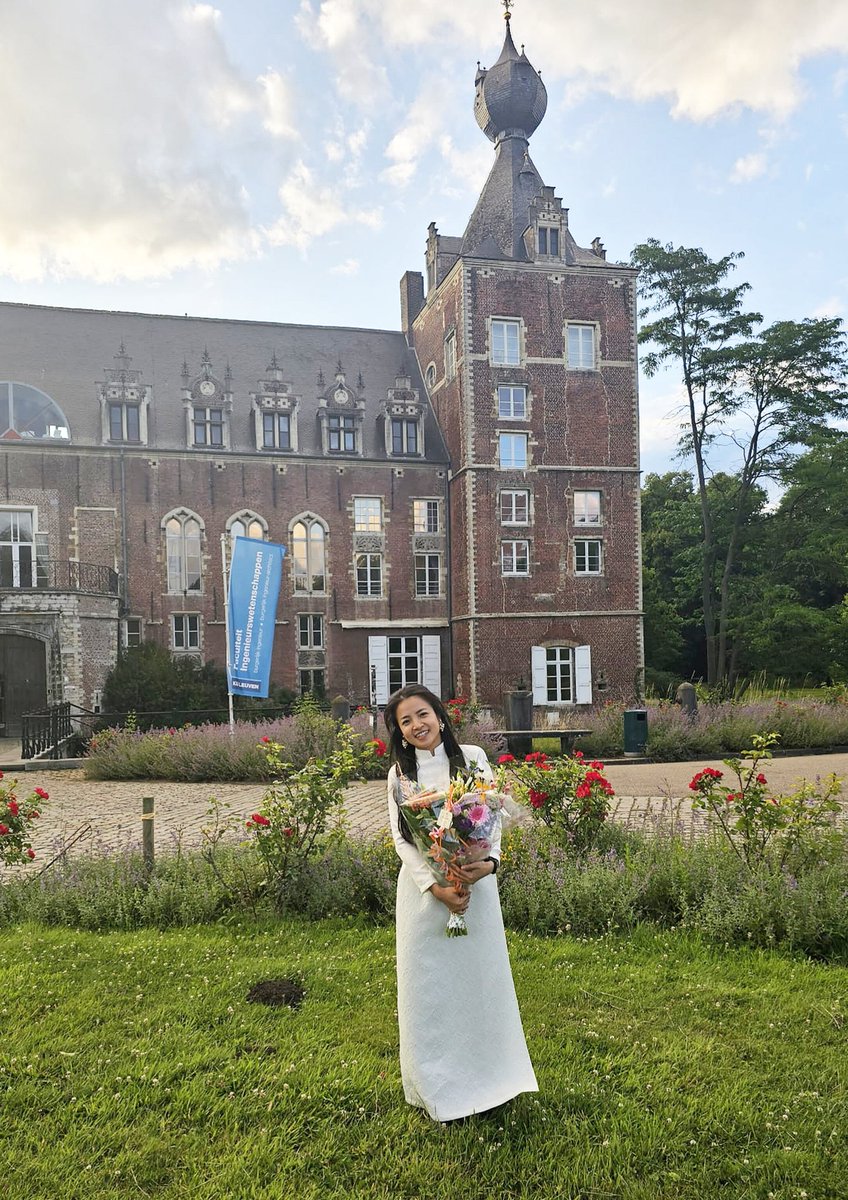 Linh188's tweet photo. Hello Twitter world,  after a long hibernation, I'm back with good news: I have successfully defended my #PhD &amp; officially a Doctor, thanks to the help &amp; support of friends &amp; family near &amp; far, without whom this journey would not have been possible.
Onwards to a new chapter ✨️ https://t.co/pg32X32Fkv