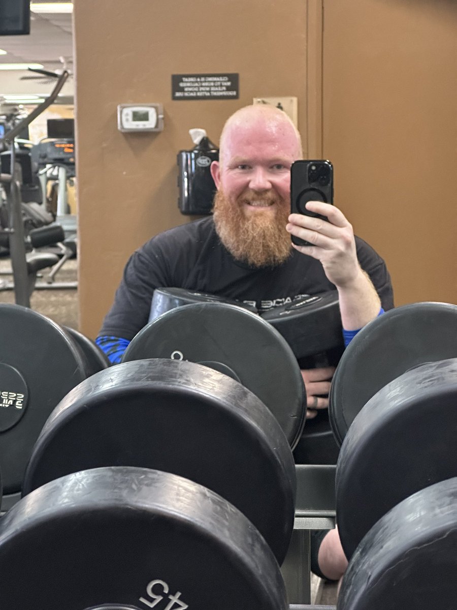 JimmieDoss's tweet photo. Even on vacation I have to get in my natural habitat! #GoLift #SimpleMan #health #StrongDad https://t.co/QKtvIvhL85