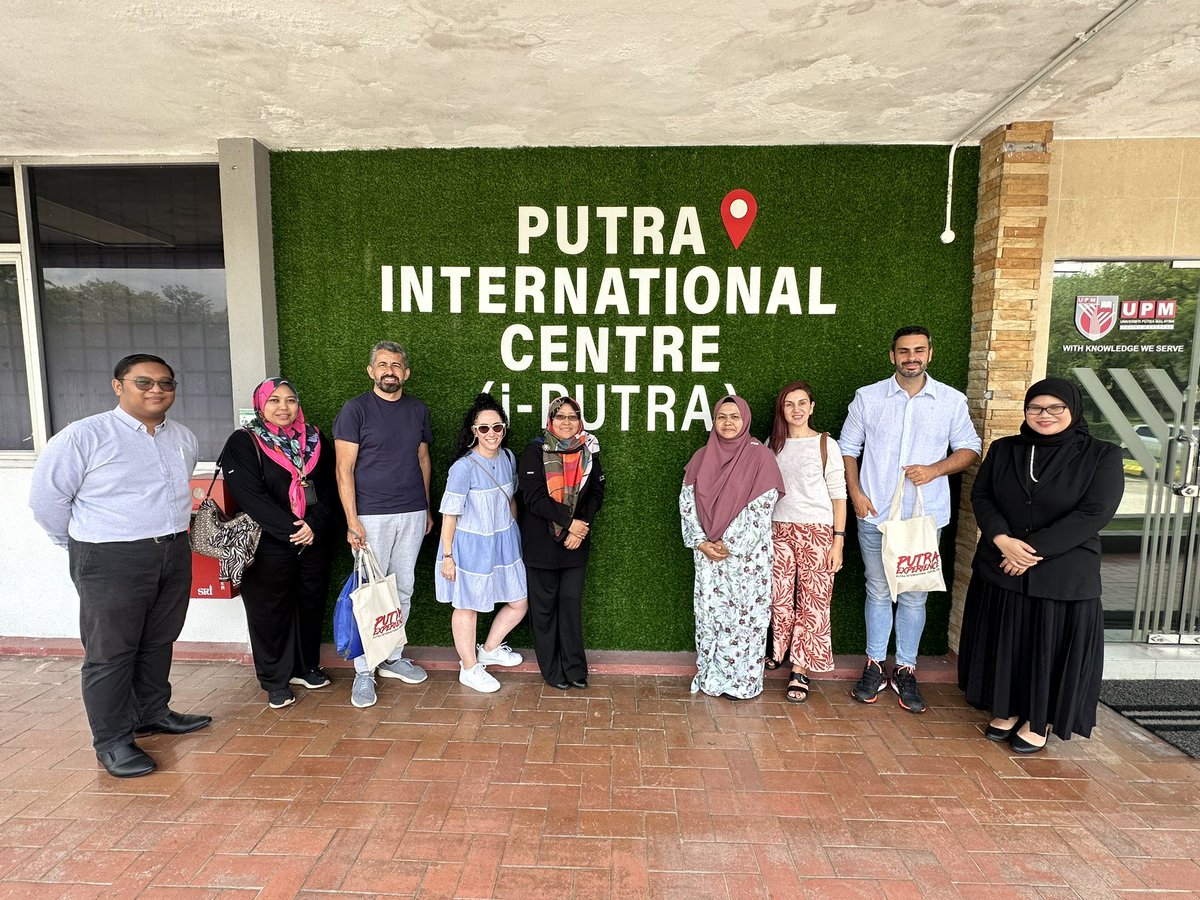 IESALFONSOVIII's tweet photo. Estableciendo contactos en la Universidad UPM de Kuala Lumpur, gracias al consorcio del IES Riveira do Louro @EUErasmusPlus https://t.co/sSnnoVXg5i