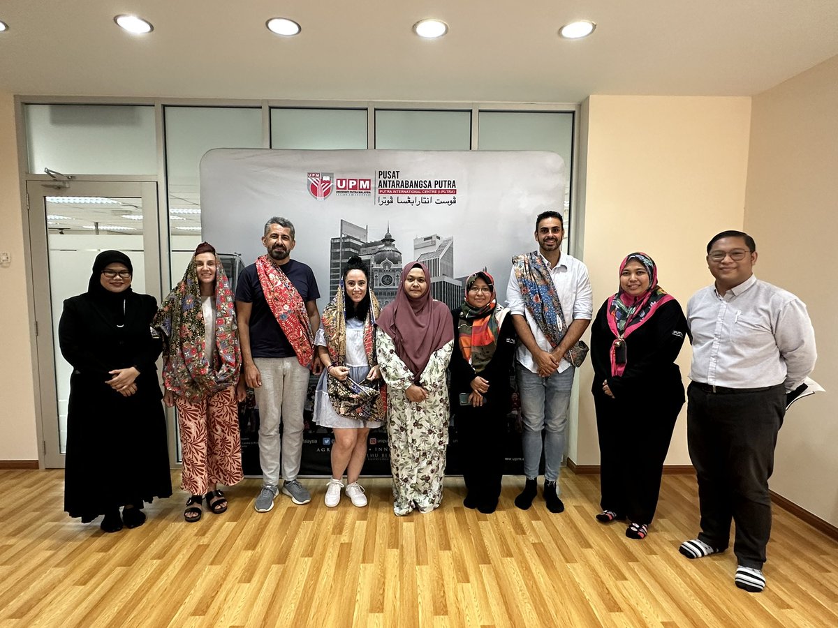 IESALFONSOVIII's tweet photo. Estableciendo contactos en la Universidad UPM de Kuala Lumpur, gracias al consorcio del IES Riveira do Louro @EUErasmusPlus https://t.co/sSnnoVXg5i