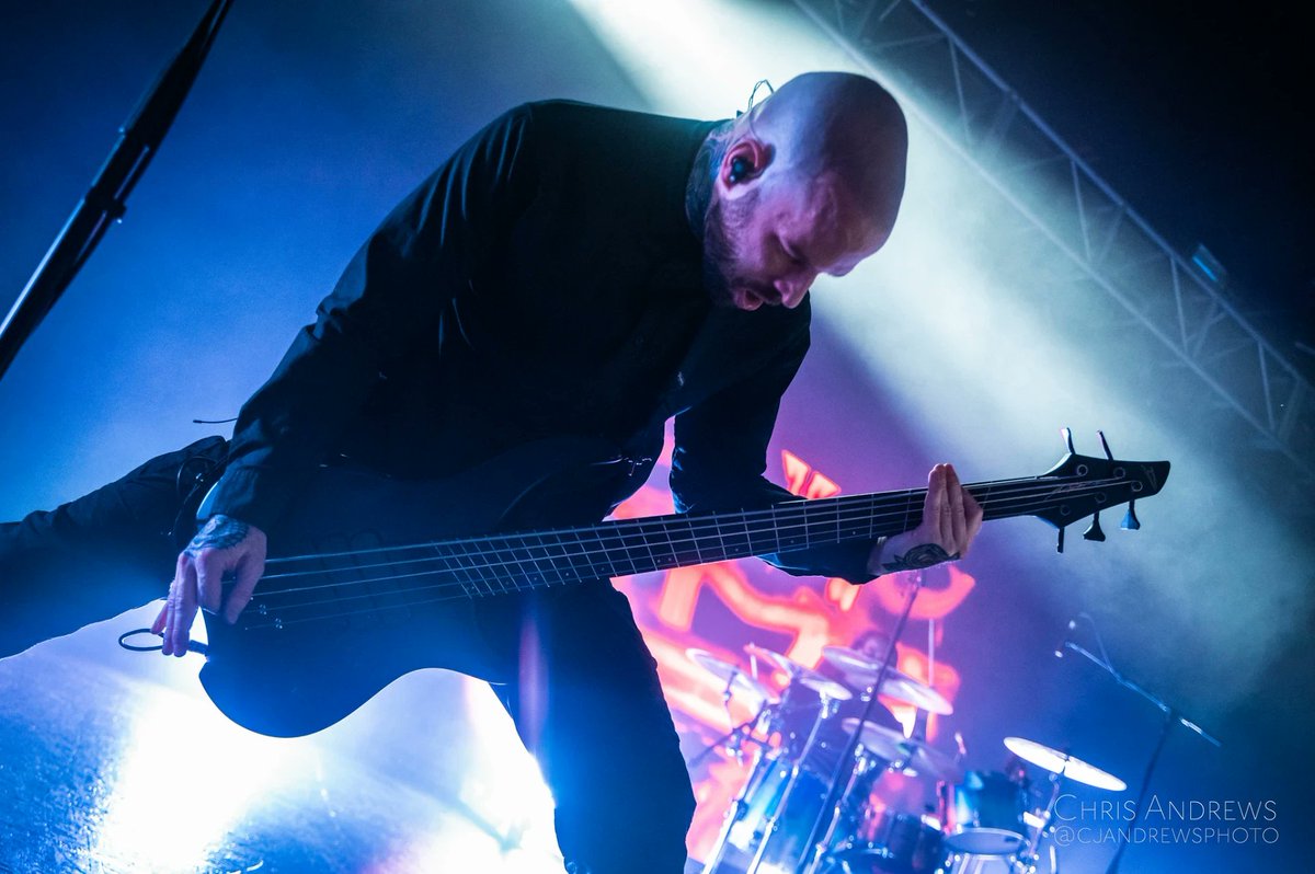 v13media's tweet photo. @spiritboxband stop off on their meteoric rise to future arena headliner by slaying a sweltering and sold-out O2 Academy Bristol, supported by @loatheasone and @BrandOSacrifice.
📸: @CJAndrewsPhoto
🔗: https://t.co/hKfH1gYDvG
#Bristol #Spiritbox #TourPhotos https://t.co/Rl8R4d3UzF