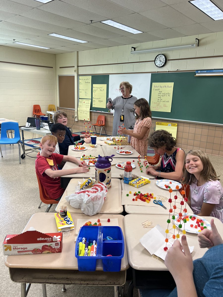 lbosley04's tweet photo. Scientist at work! Lots of DOTS! #ConnectTheDOTS @karleneann @NicoleKNorris @Prettyboyes1 @JeffTessierBCPS https://t.co/1eULC1a7D4