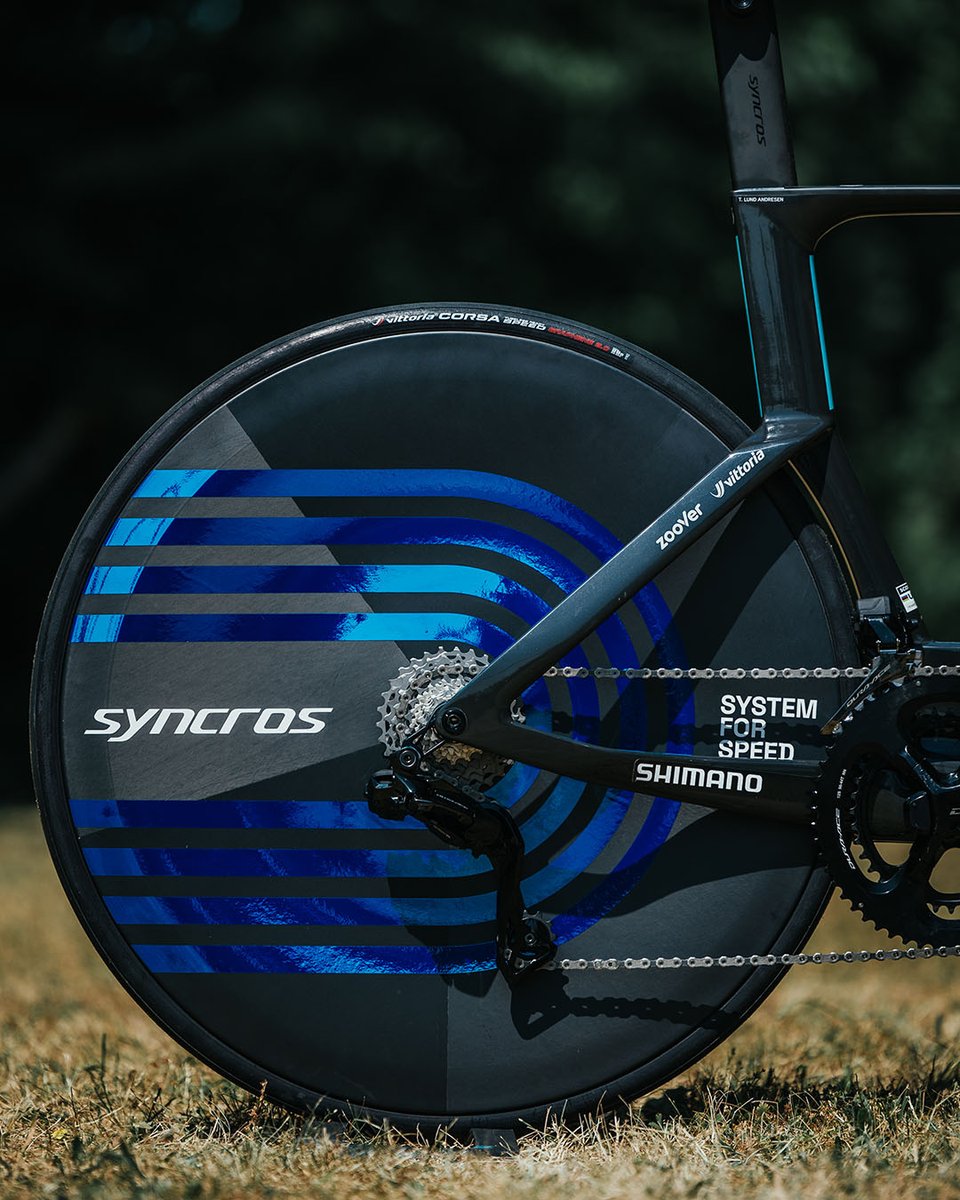 GRANDES NOTICIAS 🚨

Estamos encantados de anunciar la nueva colaboración de Syncros con el Team DSM como patrocinador oficial de sus ruedas de contrarreloj. Correrán contrarreloj con el nuevo juego de ruedas Capital SL
#CapitalSLWheels #SystemForSpeed 

🎬: @eltoromediadotcom